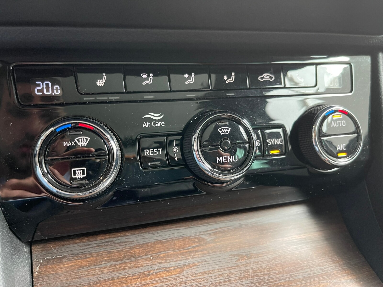 Škoda Superb Combi - zdjęcie 23