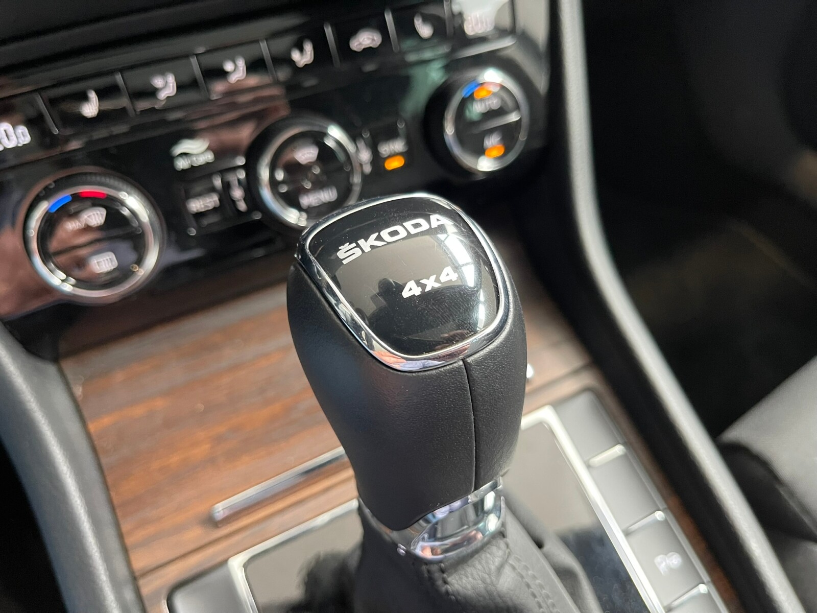 Škoda Superb Combi - zdjęcie 26