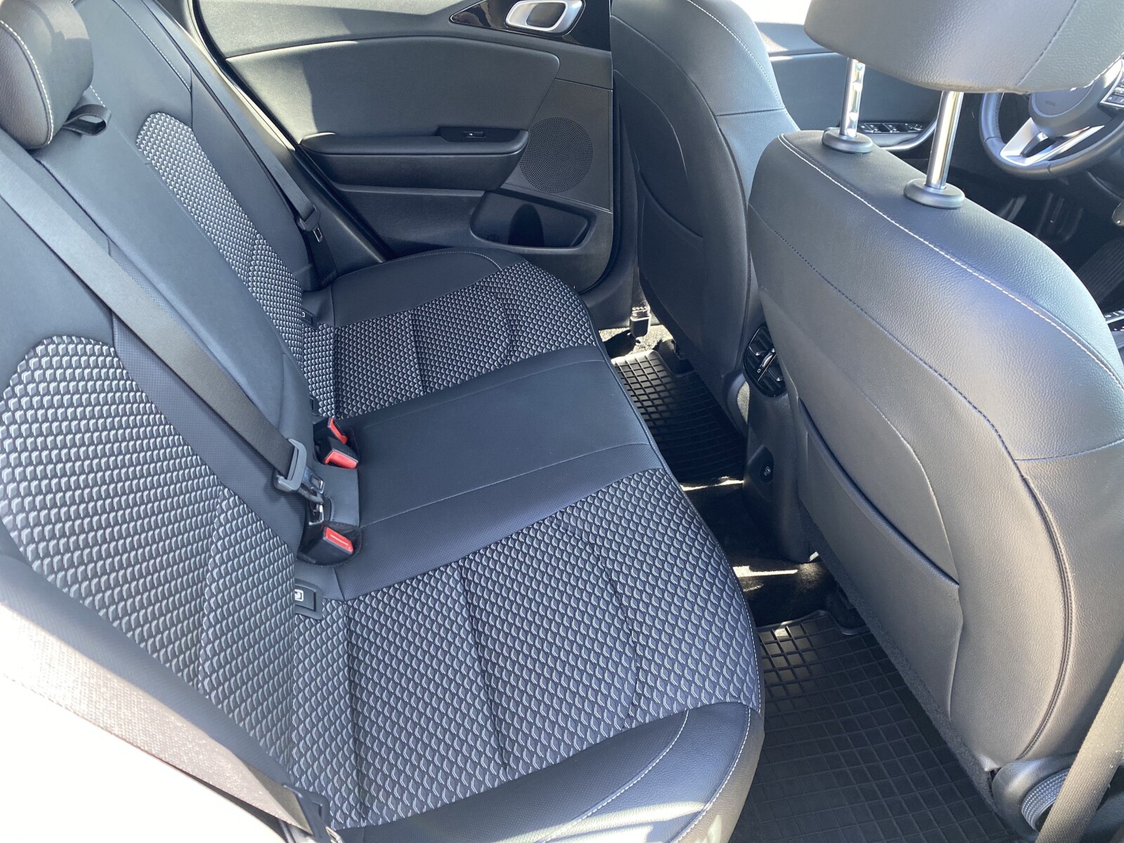 Kia XCeed - zdjęcie 13