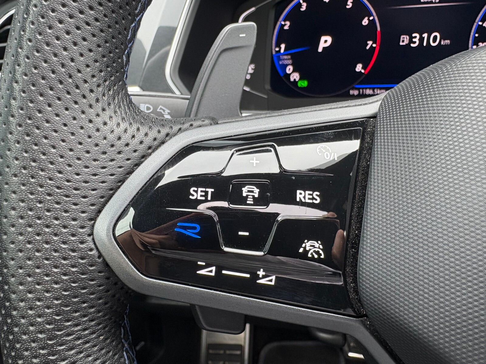 Volkswagen Tiguan - zdjęcie 23