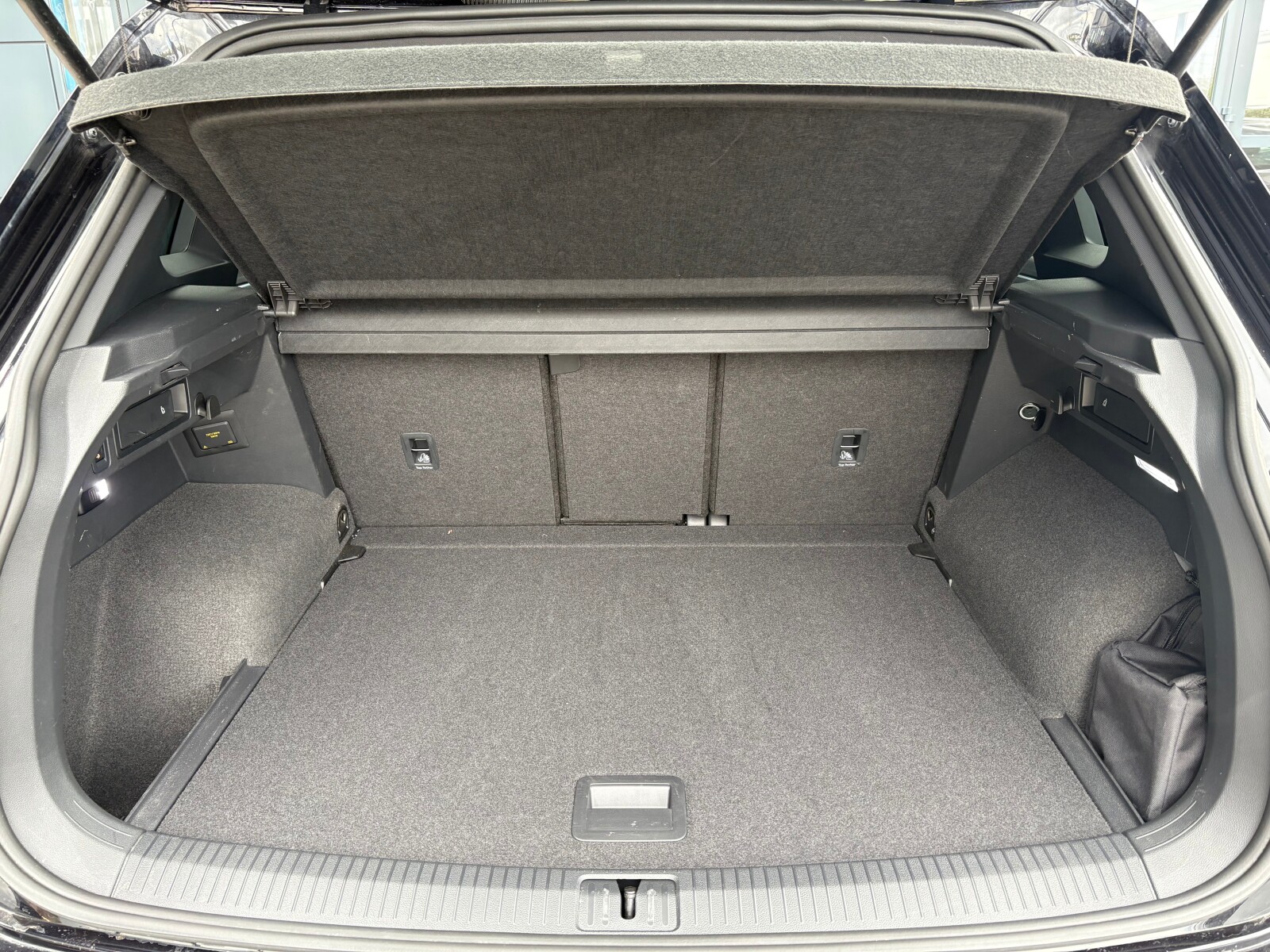 Volkswagen Tiguan - zdjęcie 19