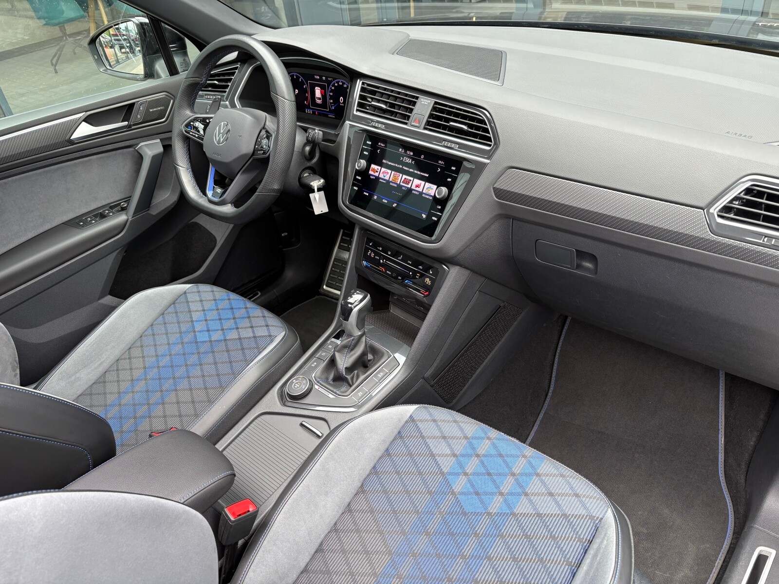 Volkswagen Tiguan - zdjęcie 16