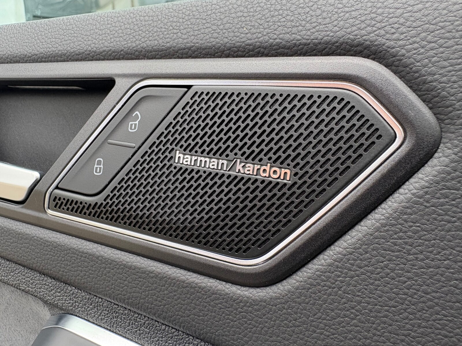 Volkswagen Tiguan - zdjęcie 21