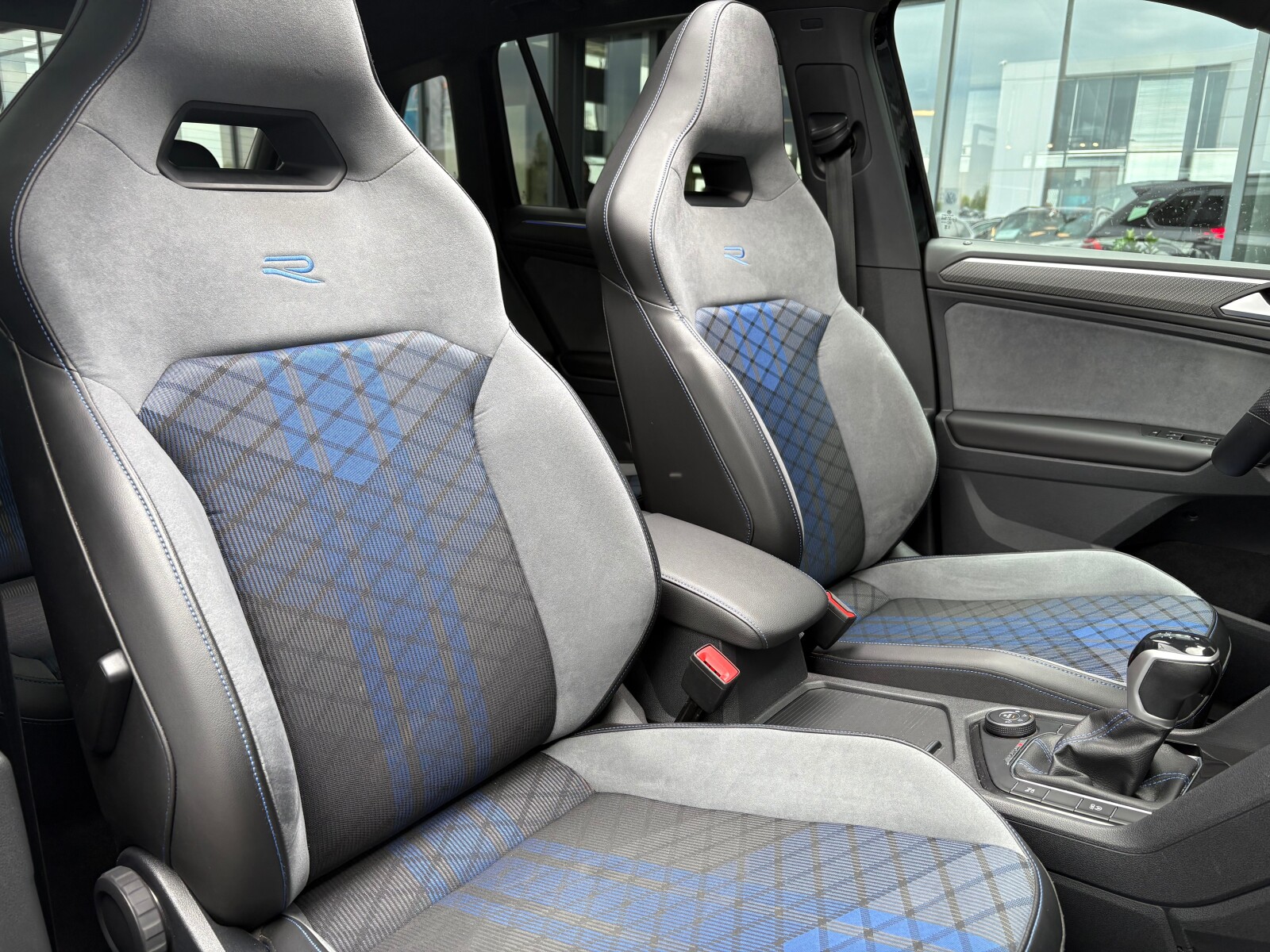 Volkswagen Tiguan - zdjęcie 17
