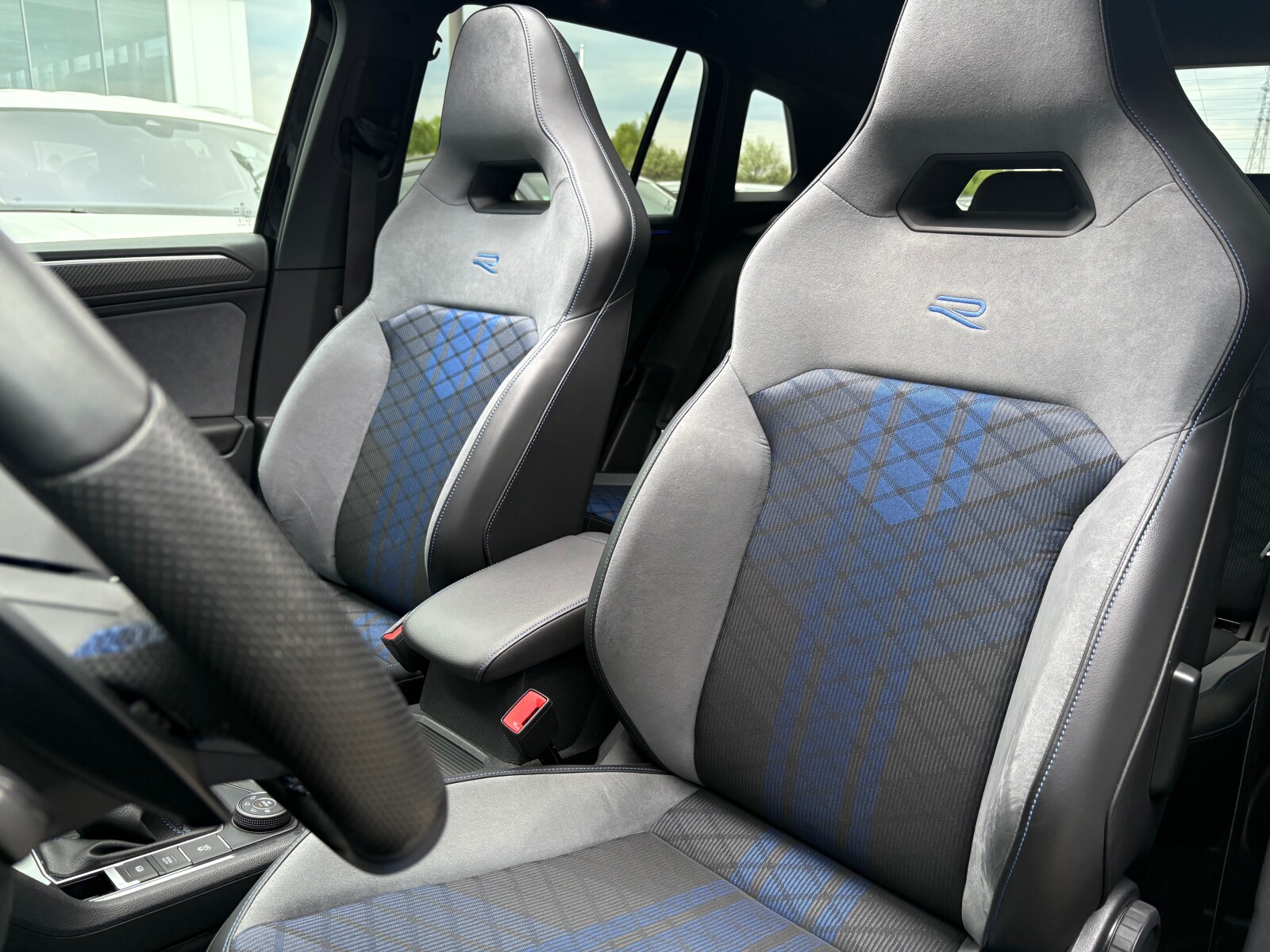 Volkswagen Tiguan - zdjęcie 12