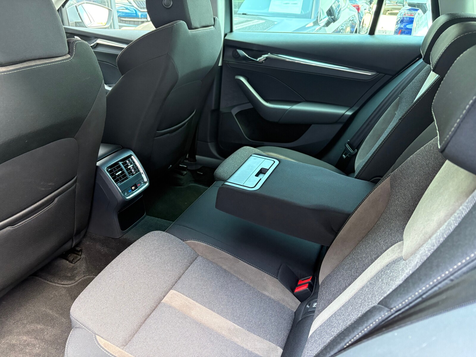 Škoda Octavia Combi - zdjęcie 15