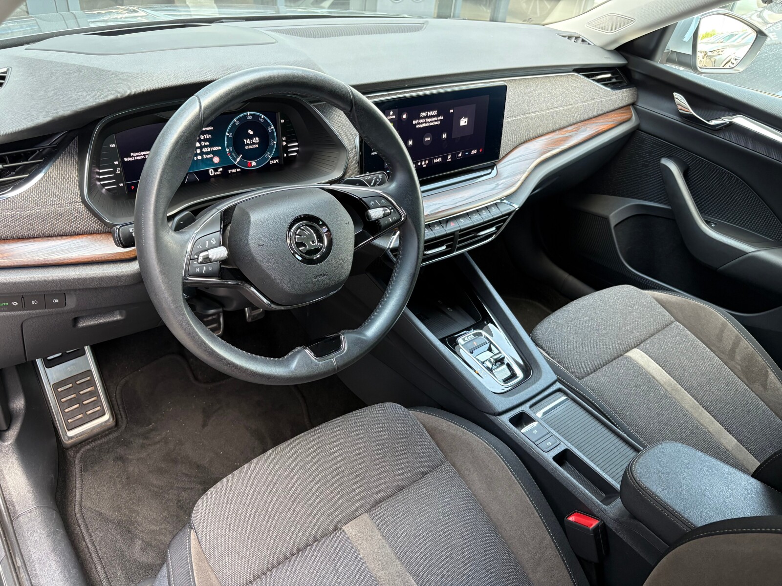 Škoda Octavia Combi - zdjęcie 11
