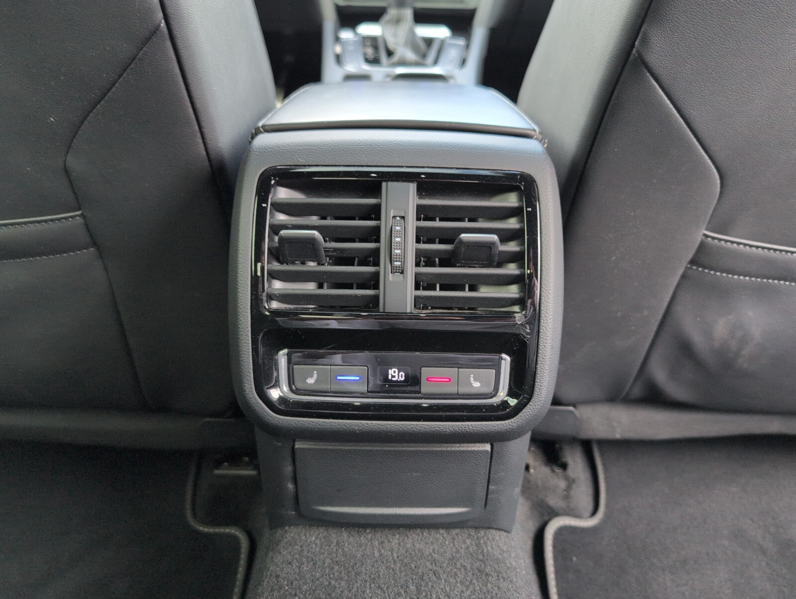 Volkswagen Arteon - zdjęcie 14