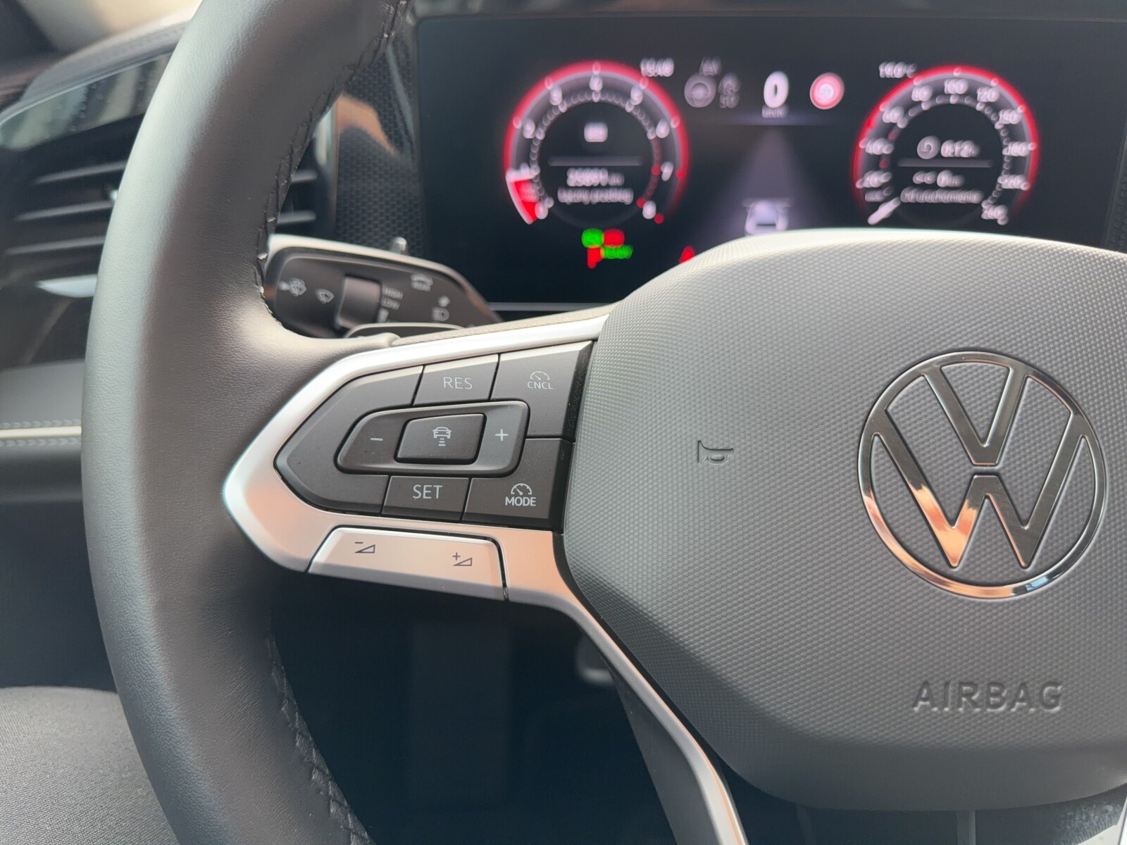 Volkswagen Passat Variant - zdjęcie 15