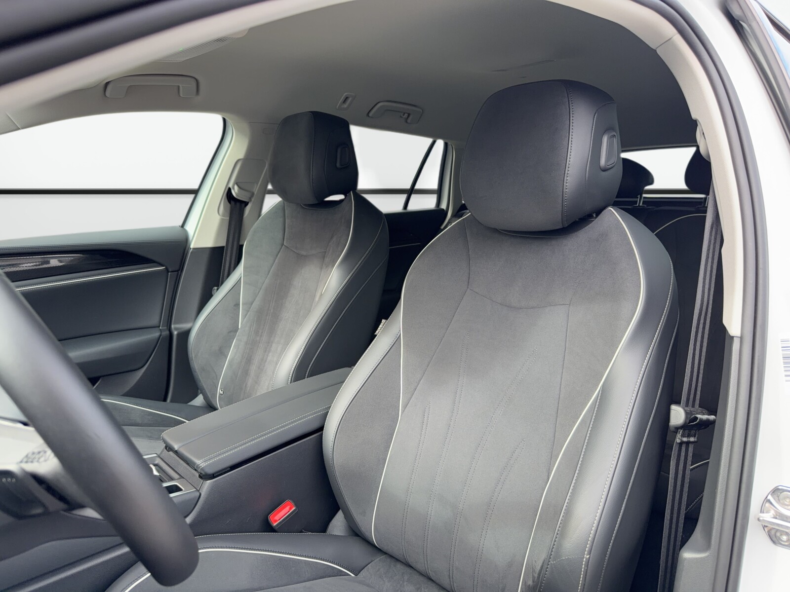 Volkswagen Passat Variant - zdjęcie 11