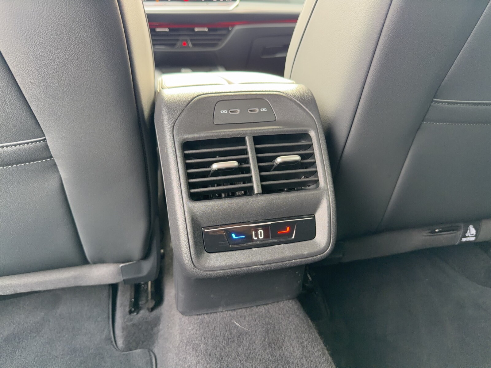 Volkswagen Passat Variant - zdjęcie 35