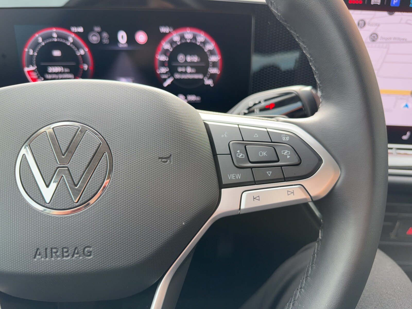 Volkswagen Passat Variant - zdjęcie 16