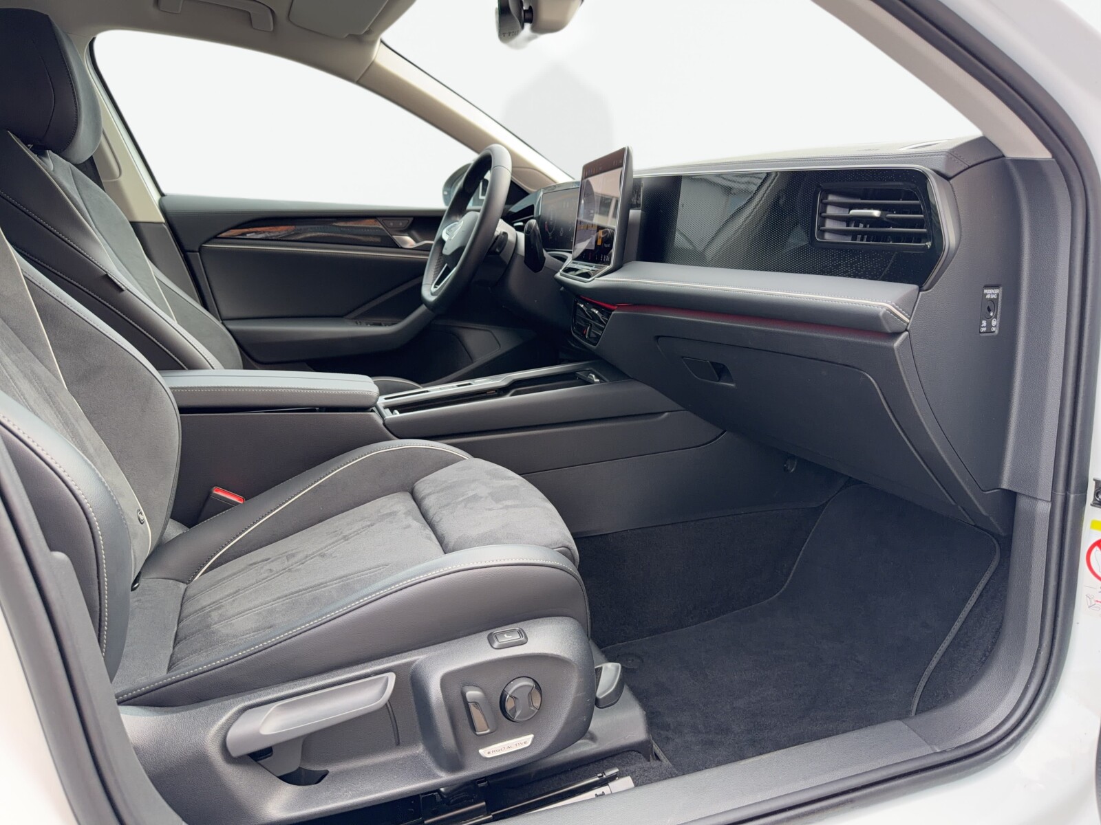 Volkswagen Passat Variant - zdjęcie 39