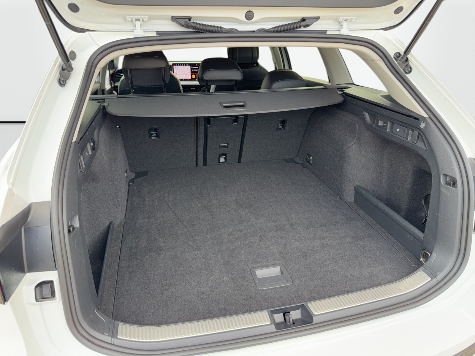 Volkswagen Passat Variant - zdjęcie 37