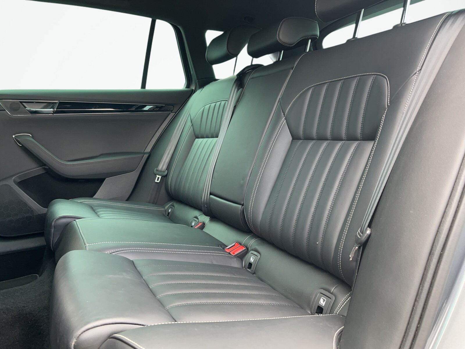 Škoda Superb Combi - zdjęcie 14