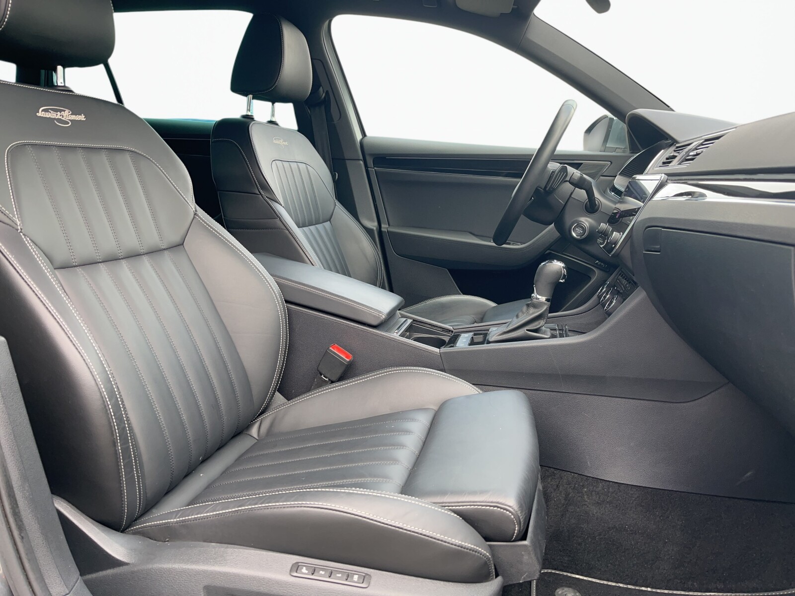 Škoda Superb Combi - zdjęcie 23