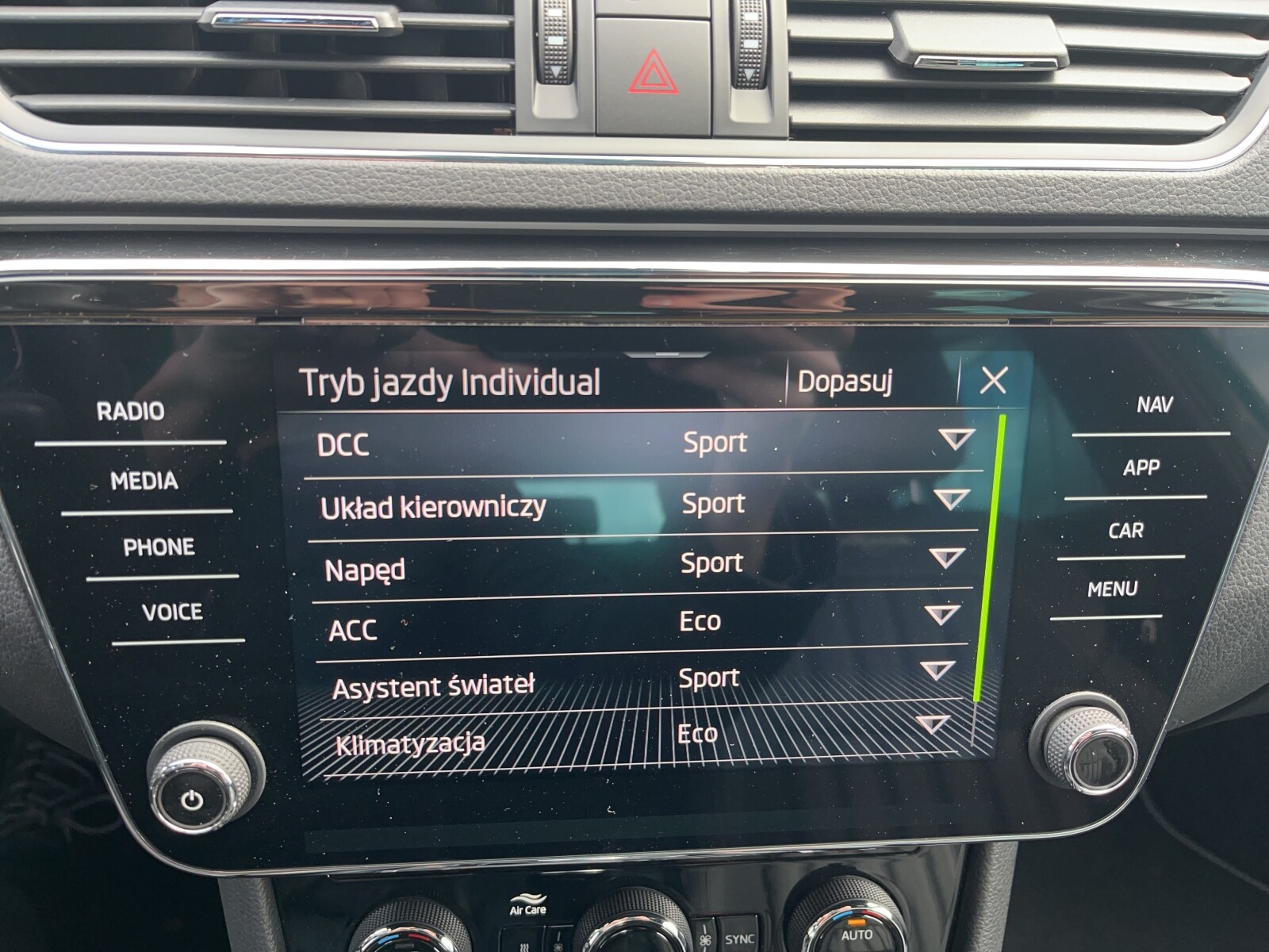 Škoda Superb Combi - zdjęcie 37