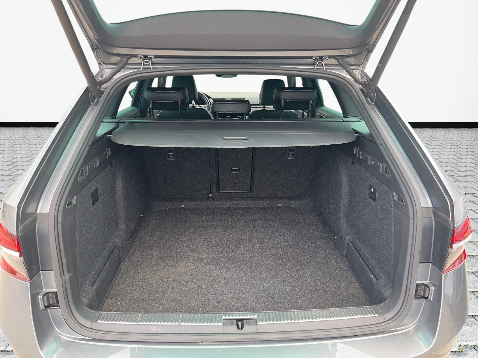 Škoda Superb Combi - zdjęcie 16