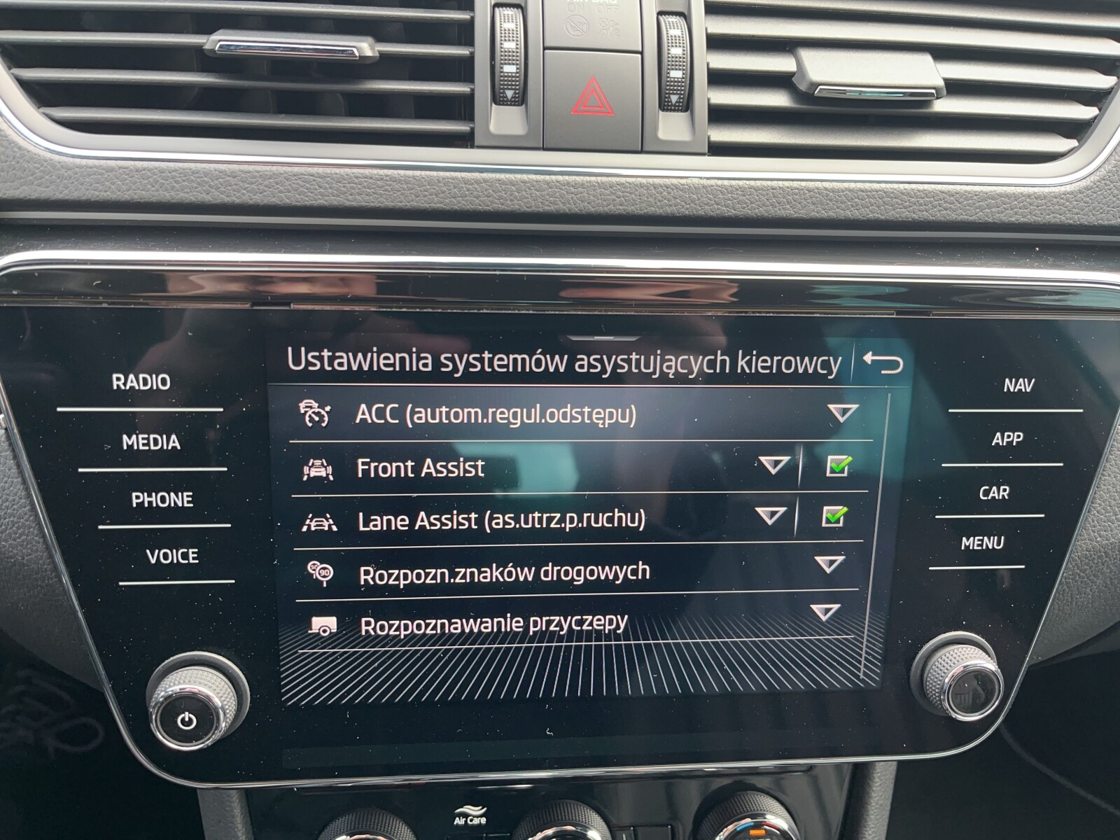 Škoda Superb Combi - zdjęcie 36