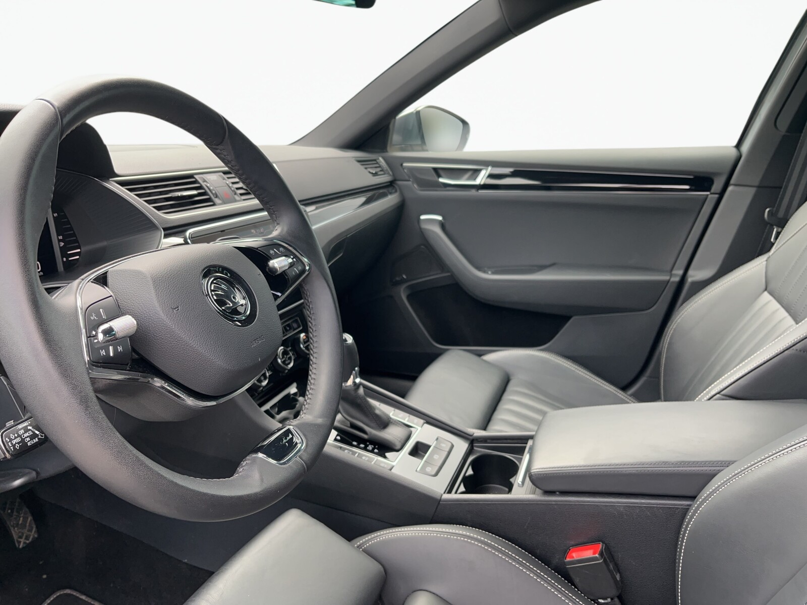 Škoda Superb Combi - zdjęcie 9