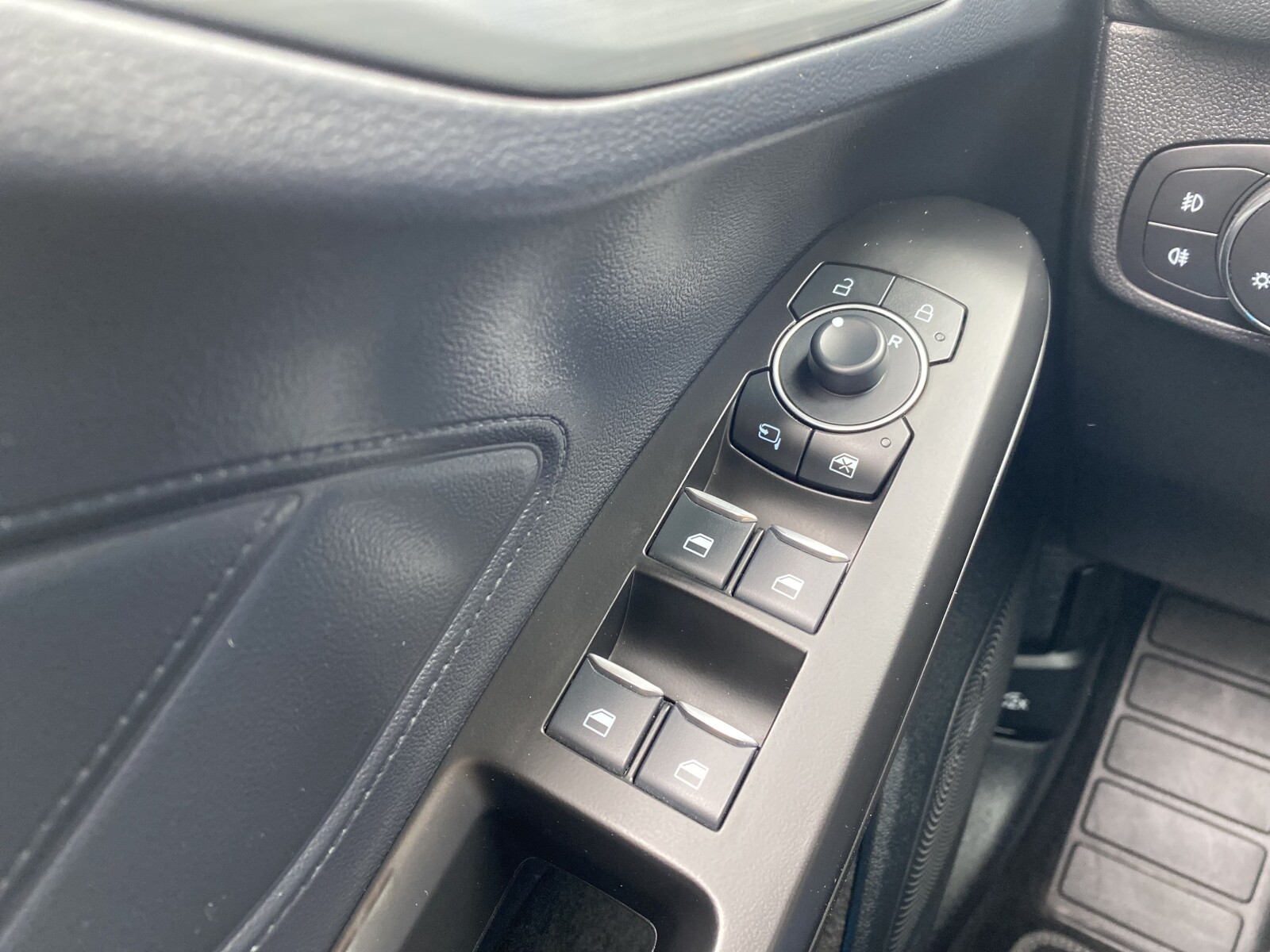 Ford Focus - zdjęcie 16