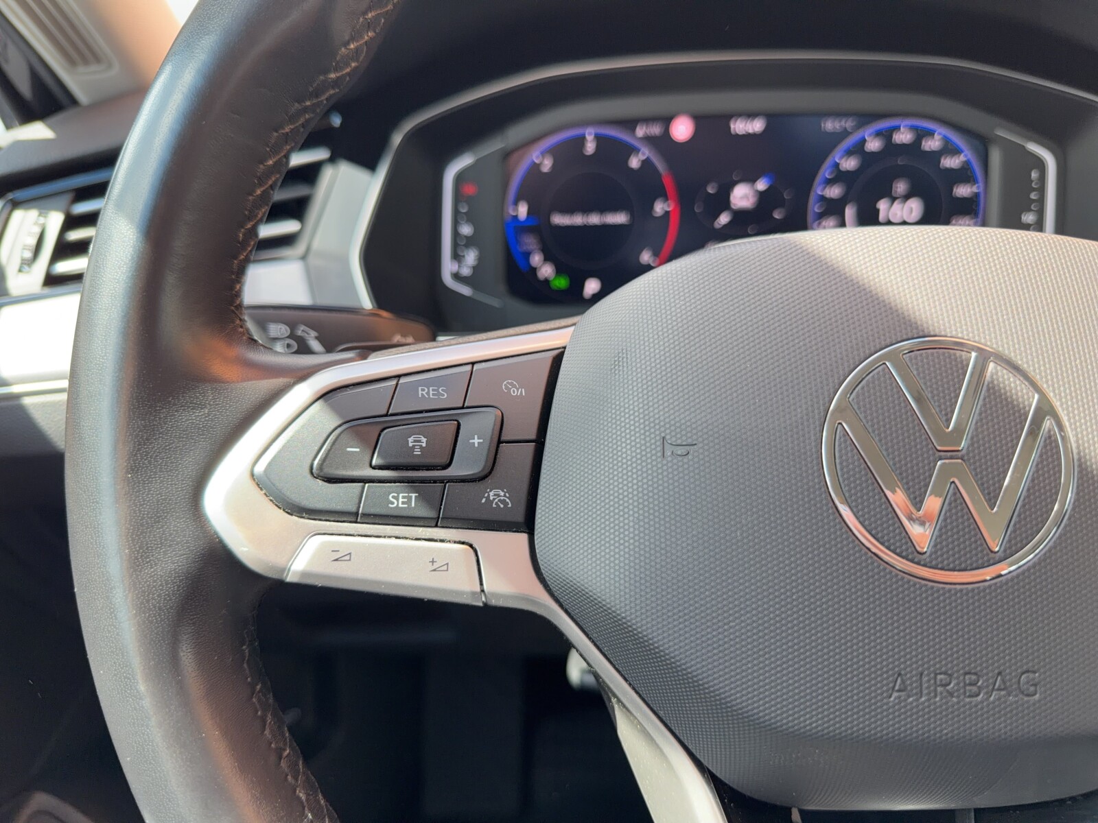Volkswagen Passat - zdjęcie 15