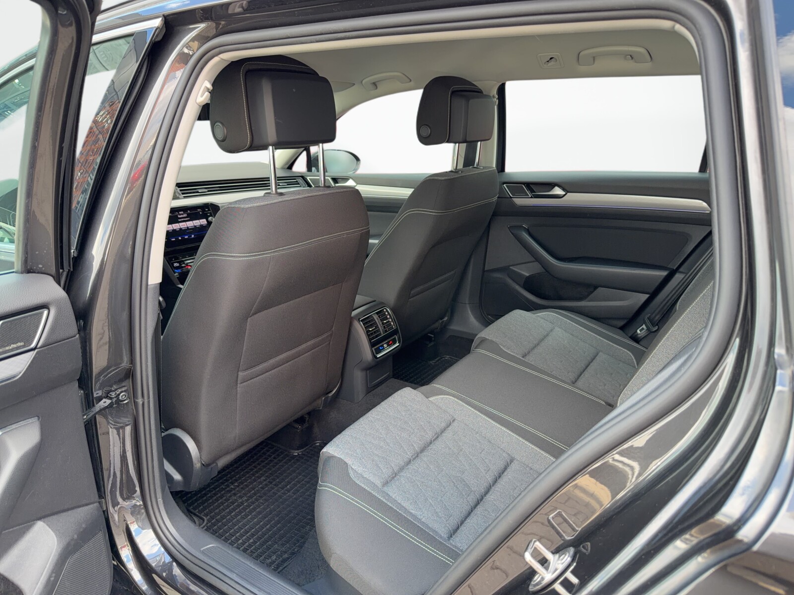Volkswagen Passat - zdjęcie 35