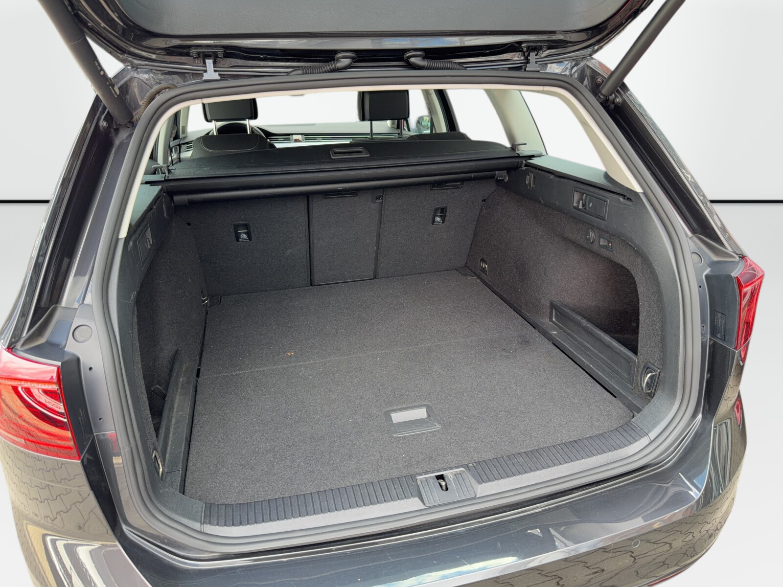 Volkswagen Passat - zdjęcie 38