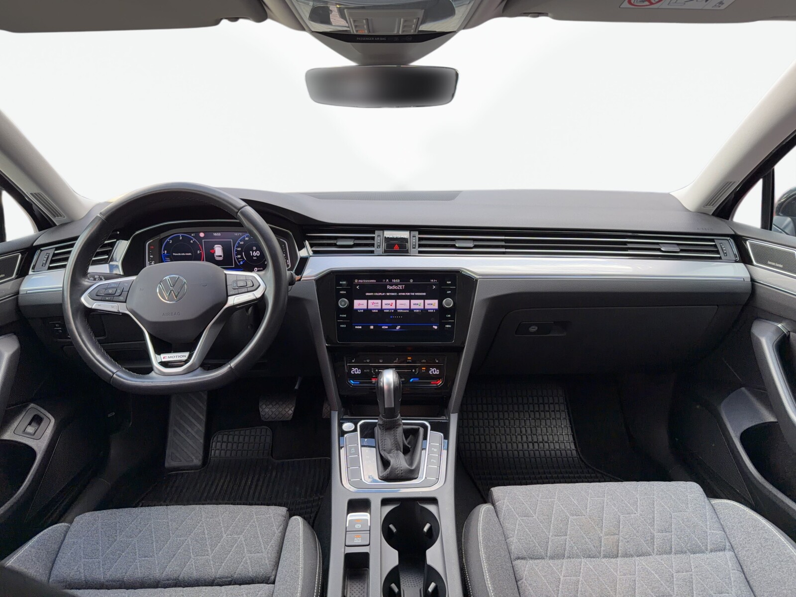 Volkswagen Passat - zdjęcie 37