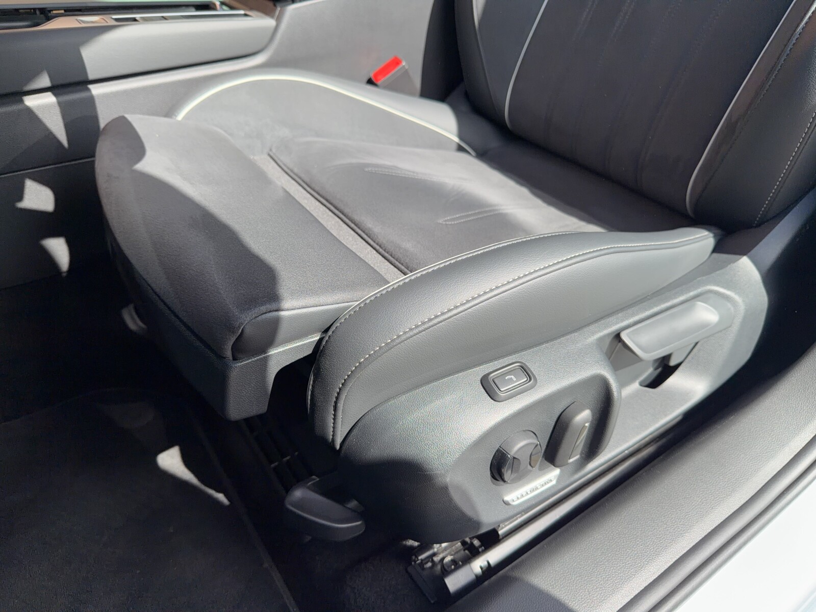 Volkswagen Passat Variant - zdjęcie 12