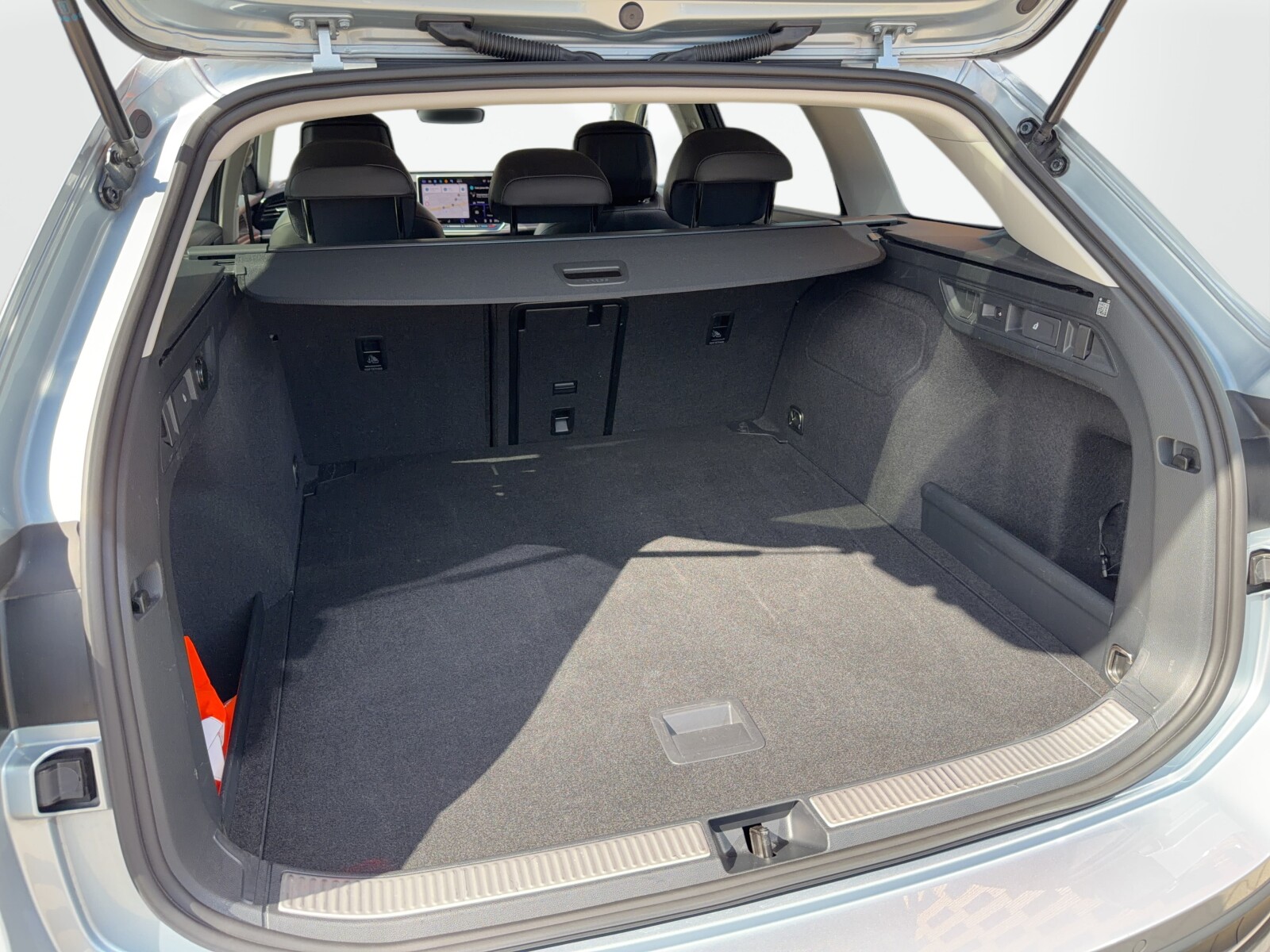 Volkswagen Passat Variant - zdjęcie 35