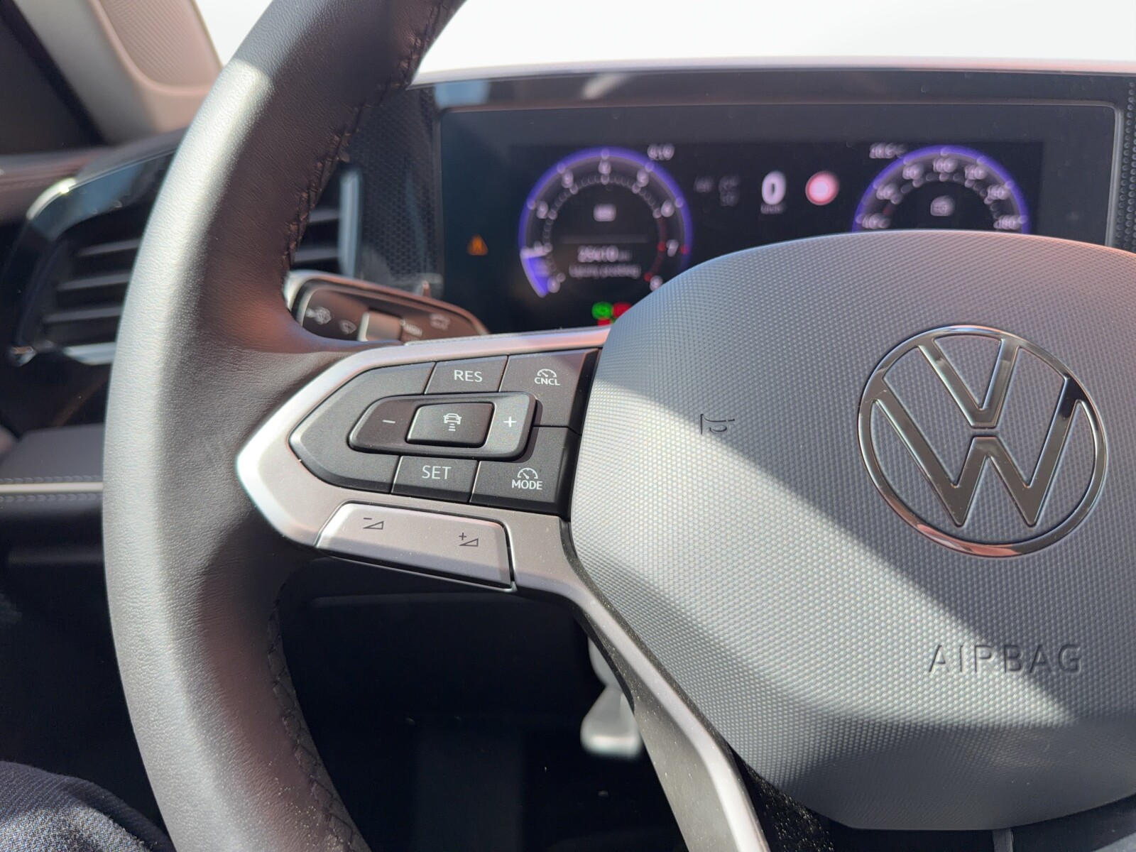 Volkswagen Passat Variant - zdjęcie 15