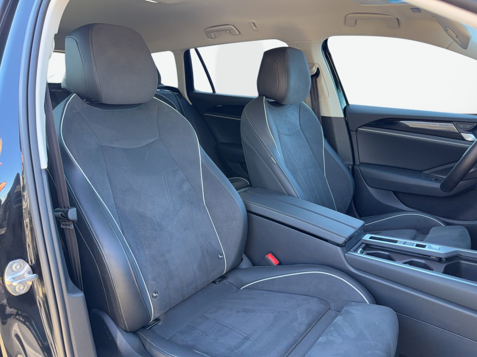 Volkswagen Passat - zdjęcie 38