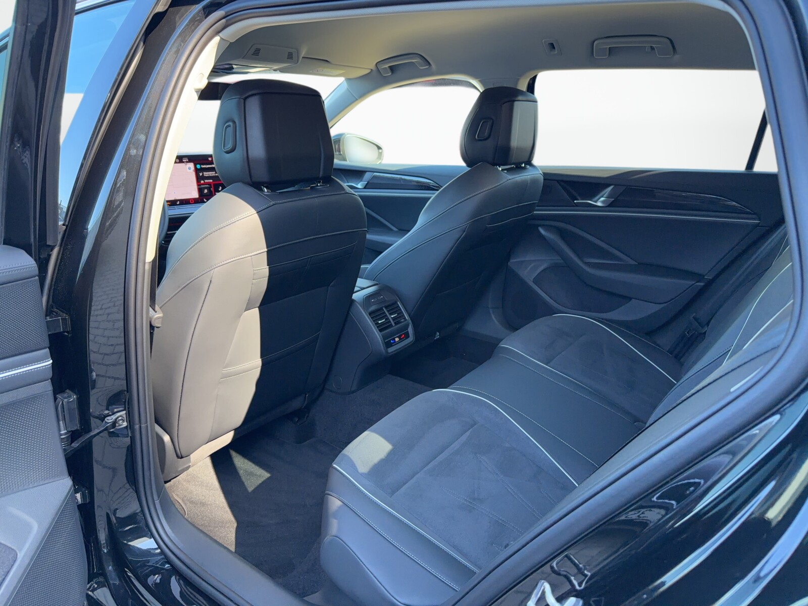 Volkswagen Passat - zdjęcie 32