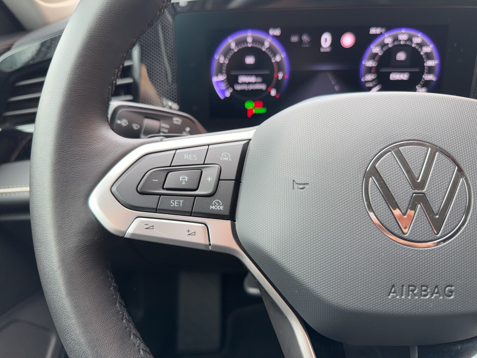 Volkswagen Passat - zdjęcie 15
