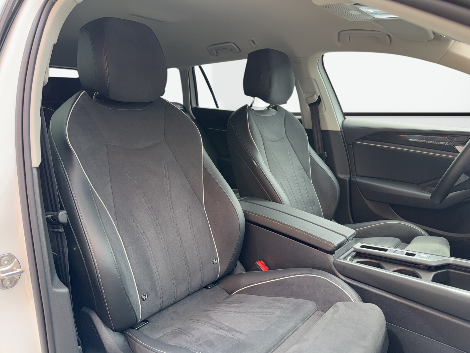 Volkswagen Passat - zdjęcie 37