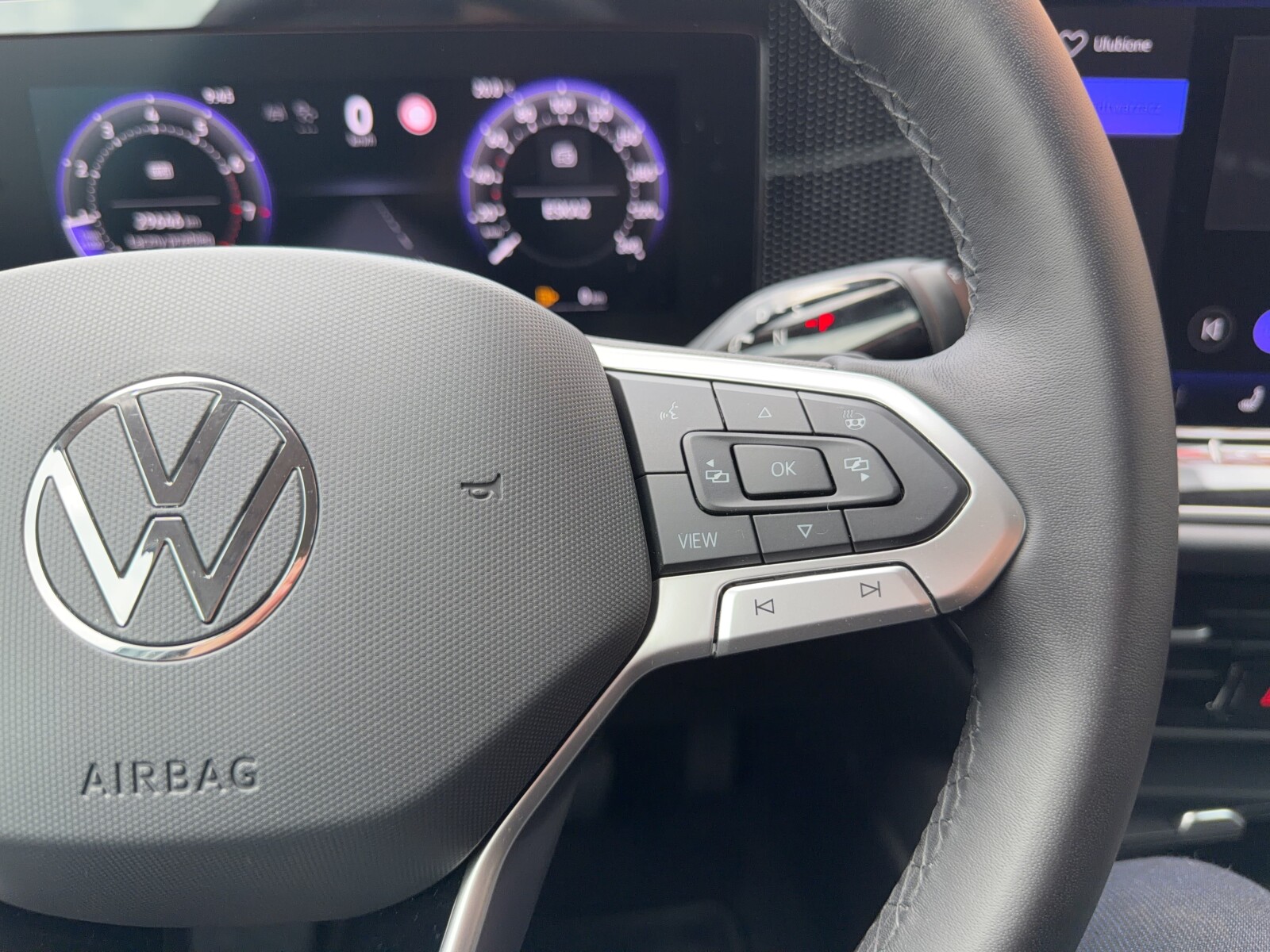Volkswagen Passat - zdjęcie 16