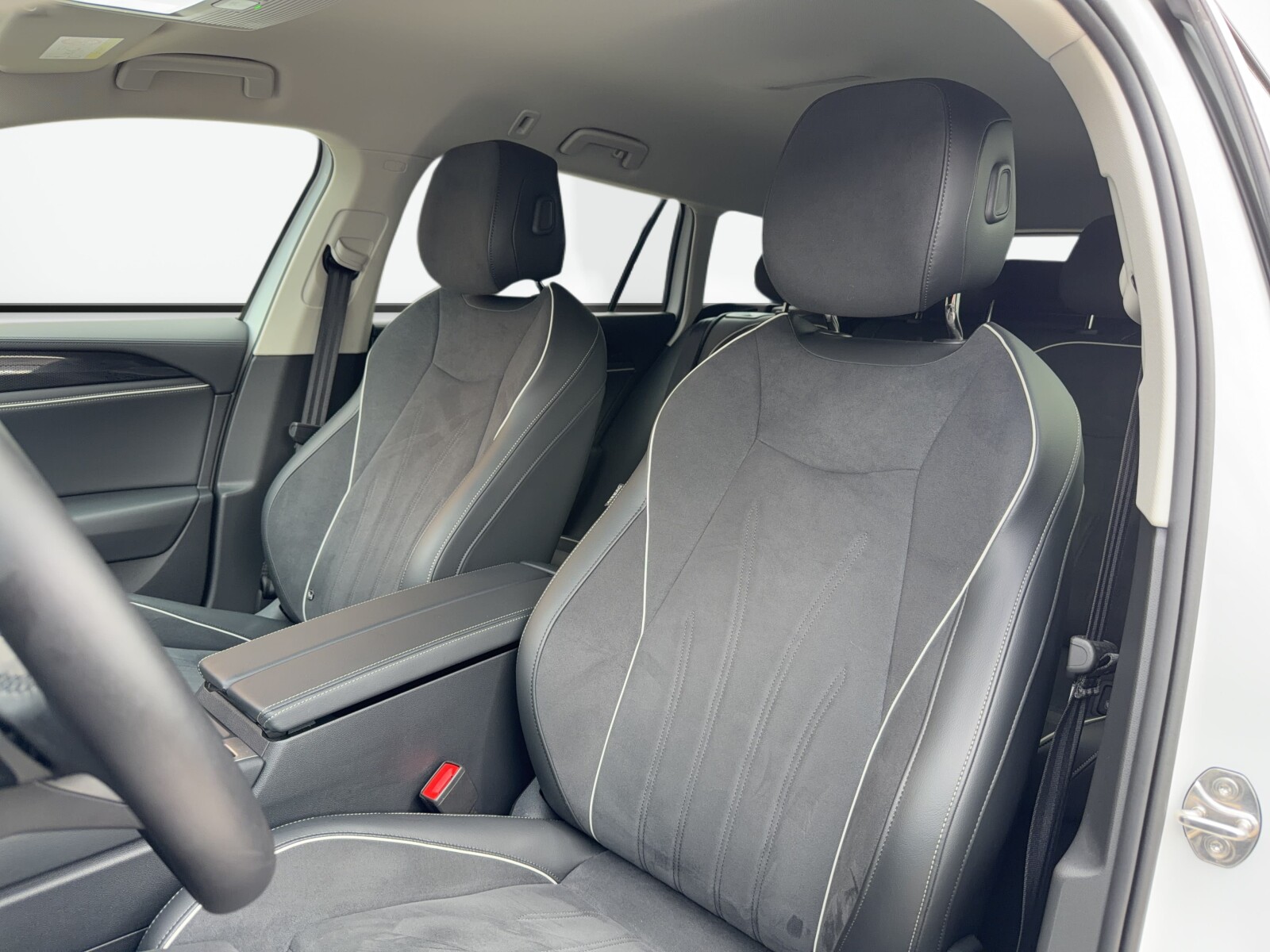 Volkswagen Passat - zdjęcie 11