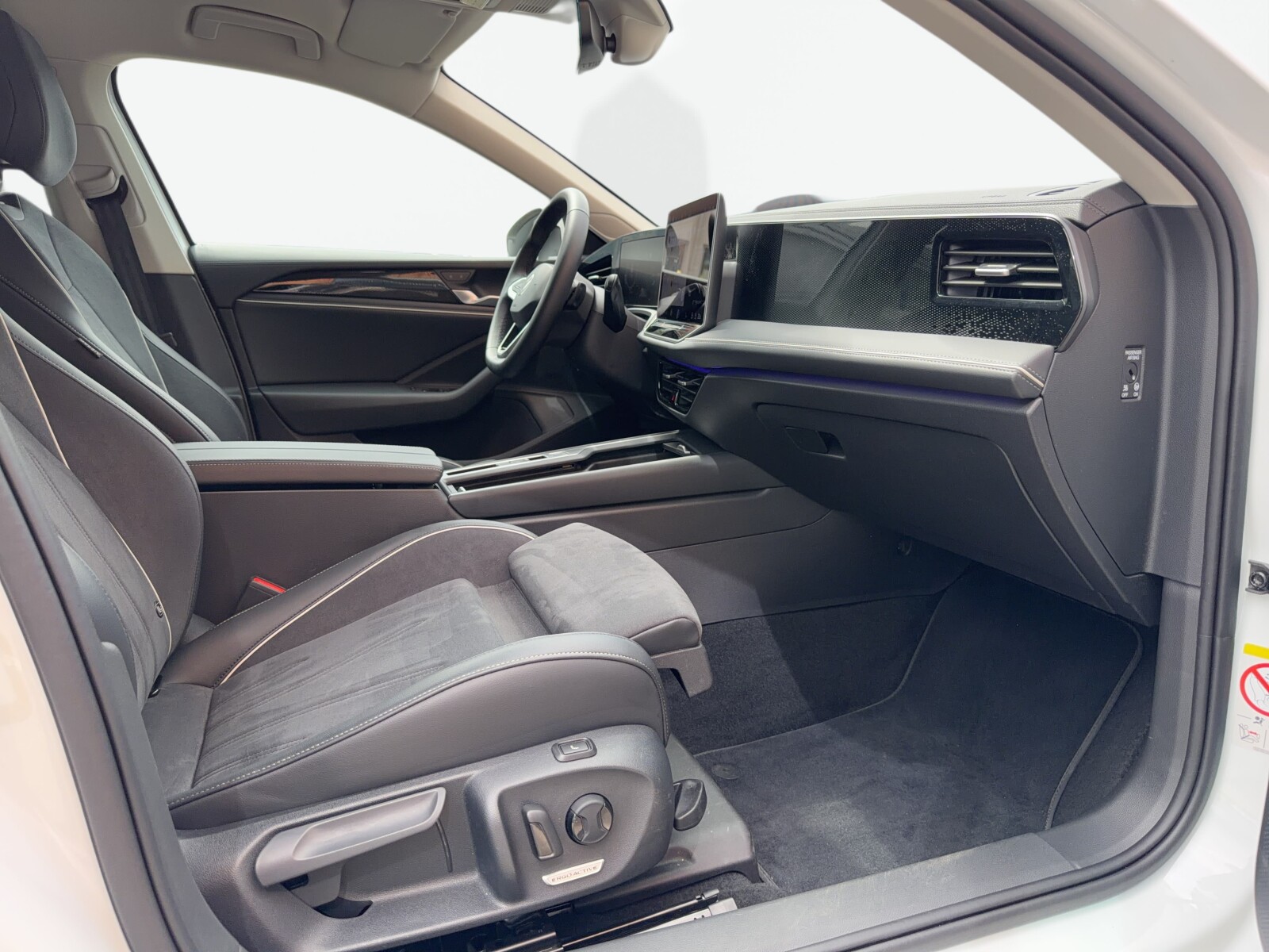 Volkswagen Passat - zdjęcie 36