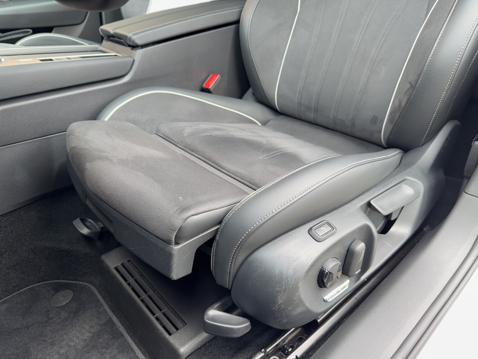 Volkswagen Passat - zdjęcie 12