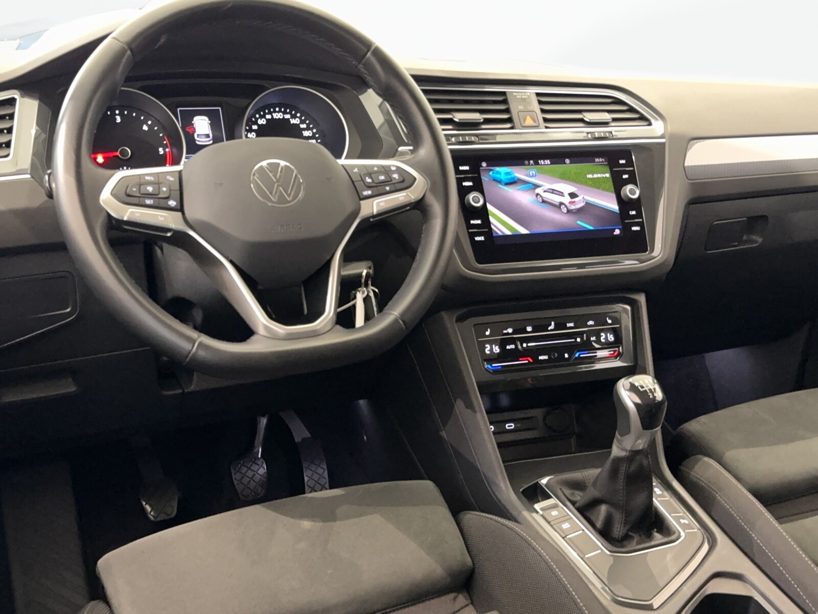 Volkswagen Tiguan - zdjęcie 14