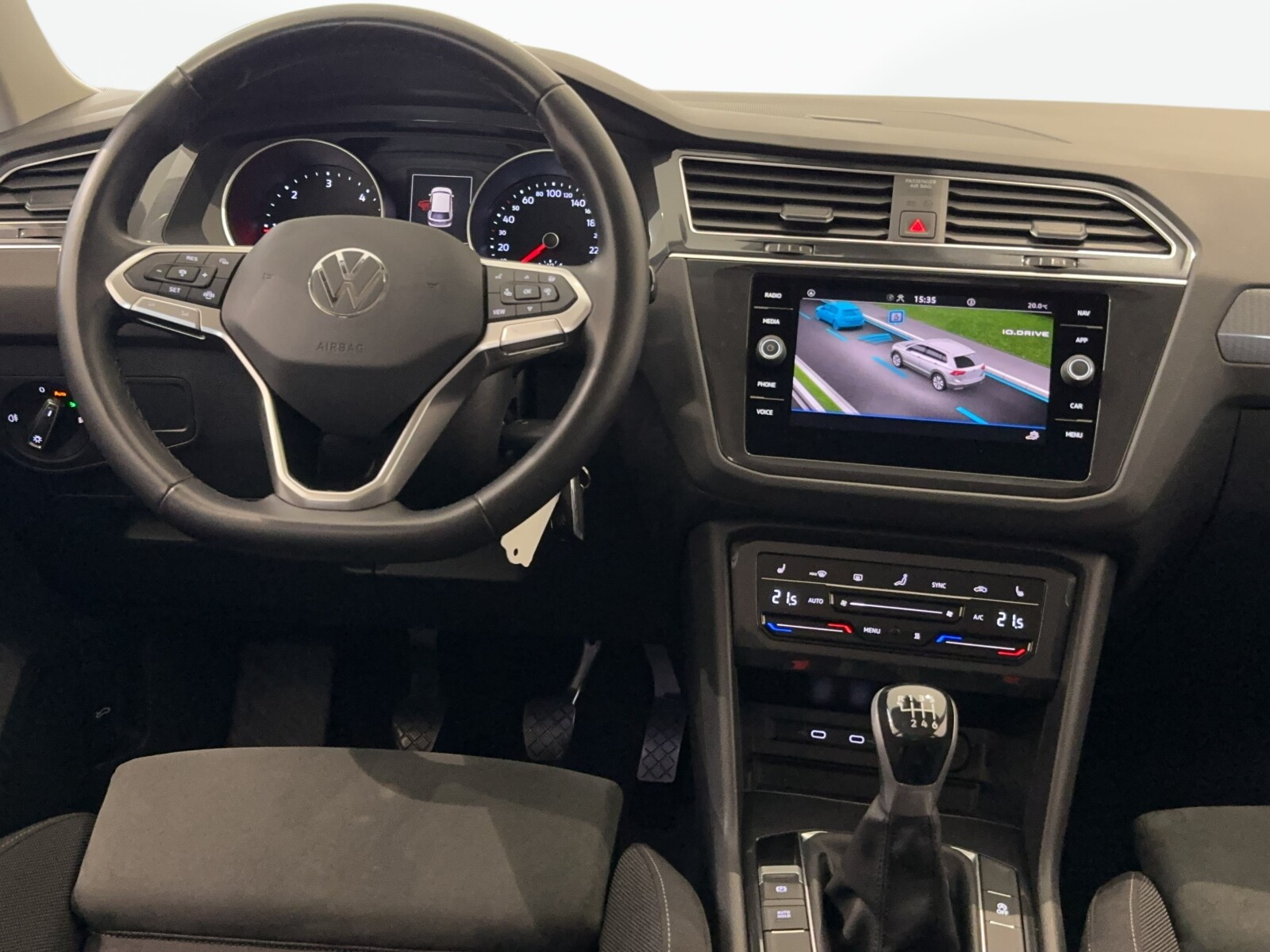 Volkswagen Tiguan - zdjęcie 15