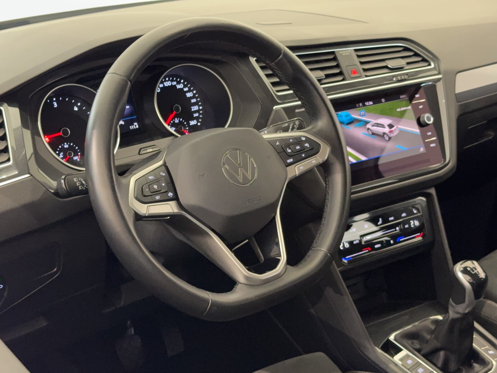 Volkswagen Tiguan - zdjęcie 22