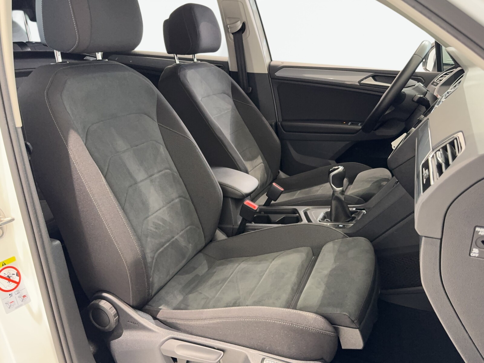 Volkswagen Tiguan - zdjęcie 18