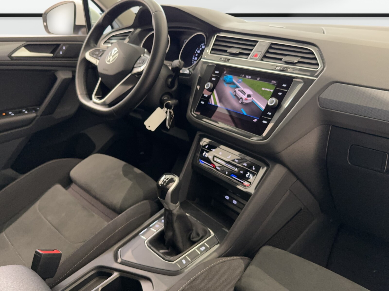 Volkswagen Tiguan - zdjęcie 21