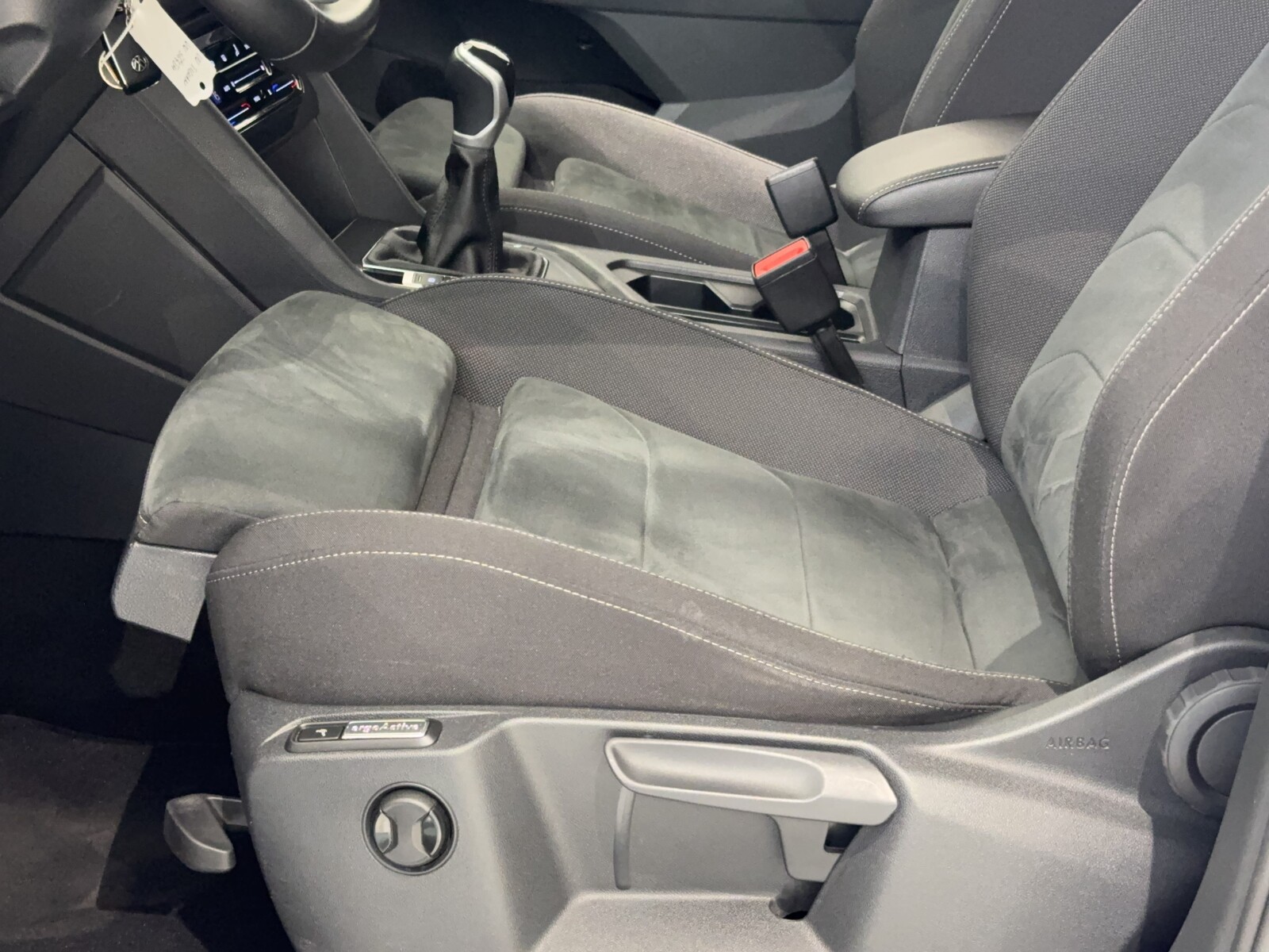Volkswagen Tiguan - zdjęcie 23
