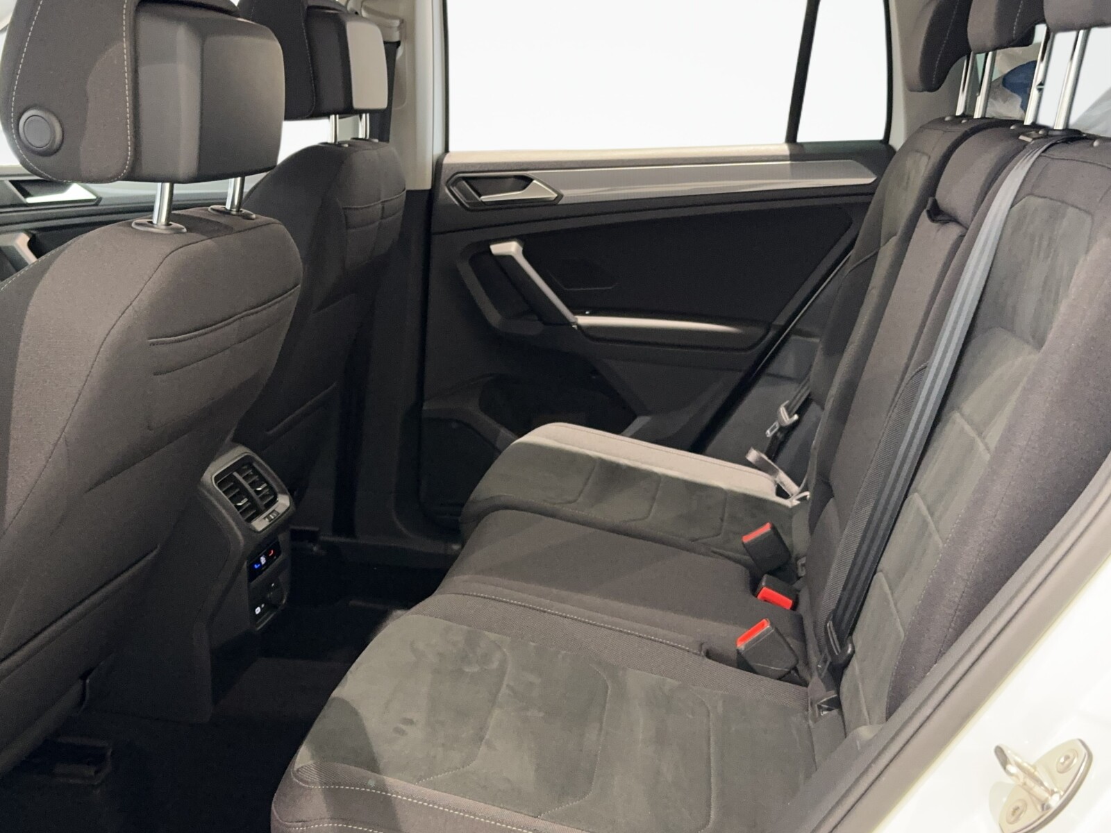 Volkswagen Tiguan - zdjęcie 13