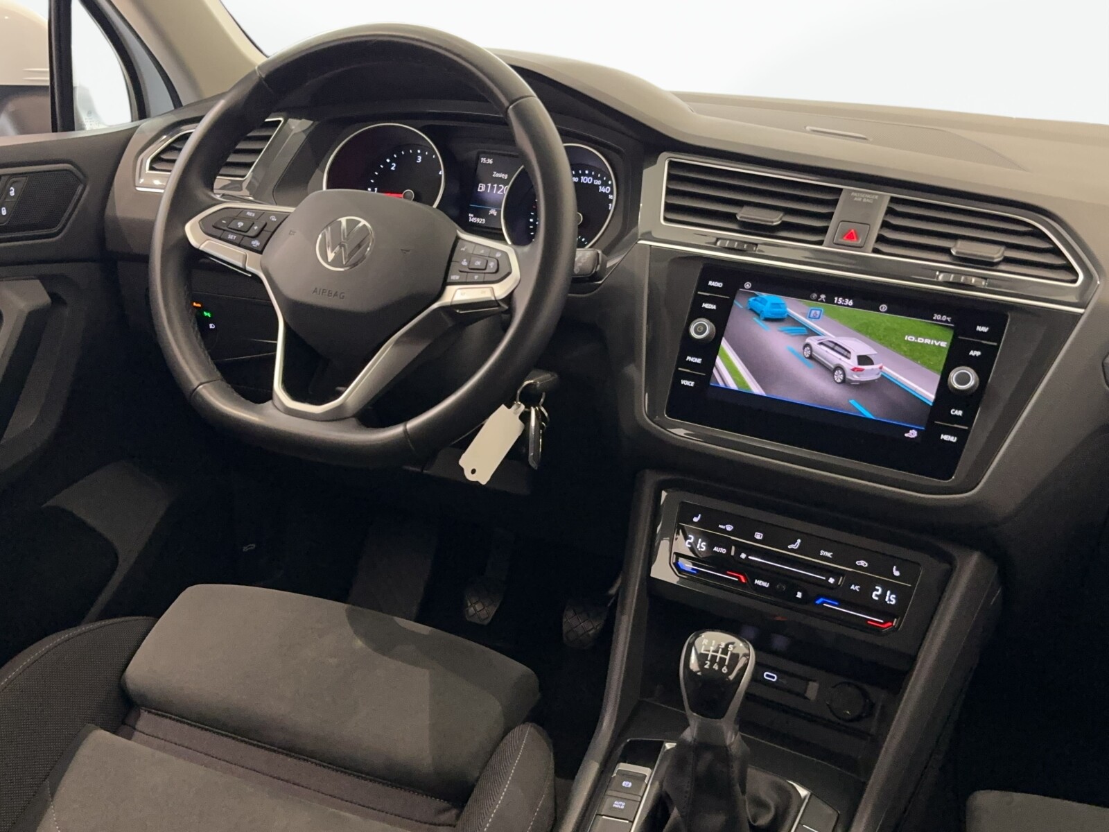 Volkswagen Tiguan - zdjęcie 17