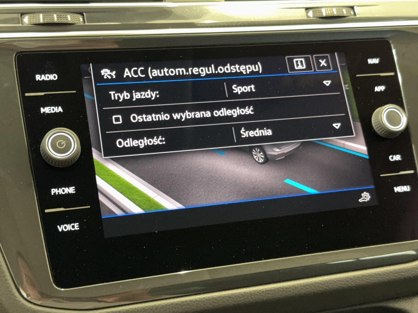 Volkswagen Tiguan - zdjęcie 38