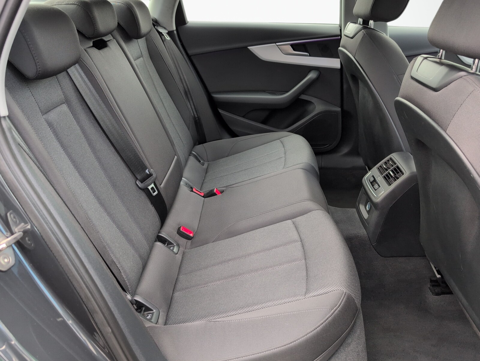 Audi A4 Limousine - zdjęcie 11